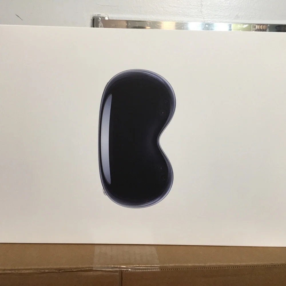 Apple Vision Pro Empty Box And Shopping Bag Only. Please Noted it’s ONLY EMPTY